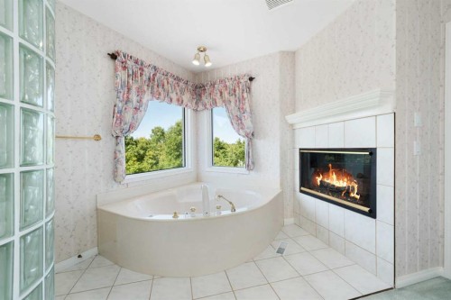 1600 Evergreen Hill Sw, Calgary, AB - Indoor With Fireplace