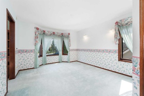 1600 Evergreen Hill Sw, Calgary, AB - Indoor Photo Showing Other Room