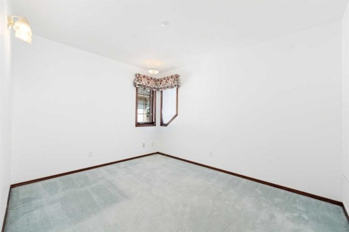 1600 Evergreen Hill Sw, Calgary, AB - Indoor Photo Showing Other Room