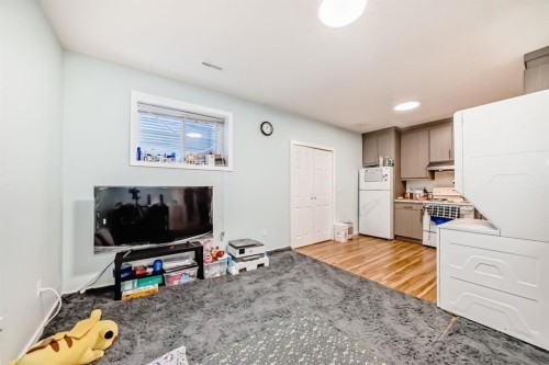 40 Saddlelake Gardens Ne, Calgary, AB - Indoor