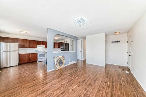 5307 Madigan Drive Ne, Calgary, AB - Indoor Photo Showing Kitchen