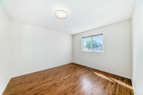 5307 Madigan Drive Ne, Calgary, AB - Indoor Photo Showing Other Room
