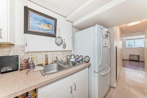 5307 Madigan Drive Ne, Calgary, AB - Indoor Photo Showing Other Room