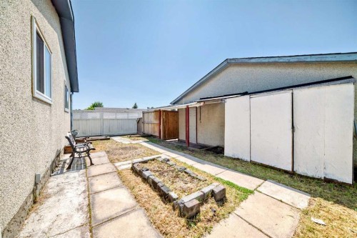 5307 Madigan Drive Ne, Calgary, AB - Outdoor