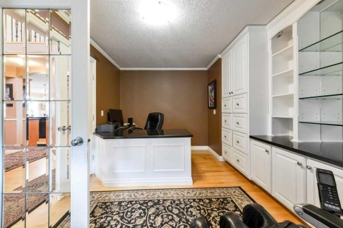 6 Royal Birkdale Court Nw, Calgary, AB - Indoor Photo Showing Other Room