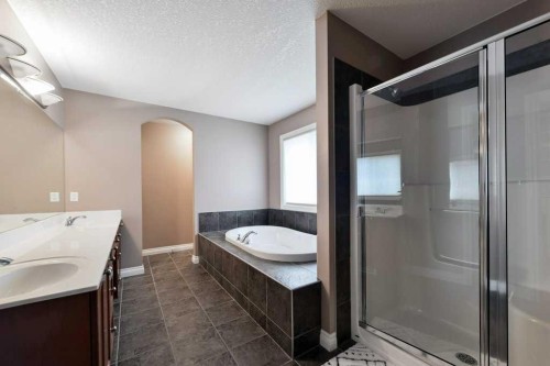 6 Royal Birkdale Court Nw, Calgary, AB - Indoor Photo Showing Bathroom