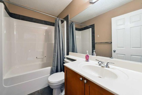 6 Royal Birkdale Court Nw, Calgary, AB - Indoor Photo Showing Bathroom