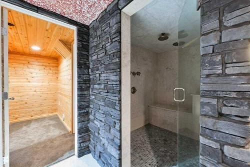 6 Royal Birkdale Court Nw, Calgary, AB - Indoor Photo Showing Bathroom