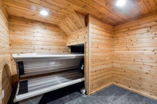 6 Royal Birkdale Court Nw, Calgary, AB - Indoor Photo Showing Other Room