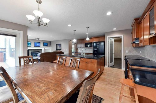 6 Royal Birkdale Court Nw, Calgary, AB - Indoor Photo Showing Dining Room