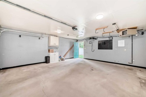 46 Coverdale Way Ne, Calgary, AB - Indoor Photo Showing Garage