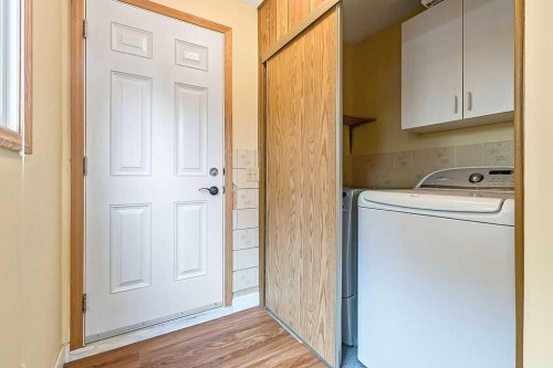 6416 28 Avenue Ne, Calgary, AB - Indoor Photo Showing Laundry Room