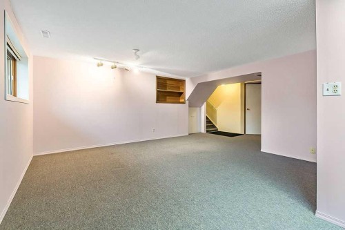 6416 28 Avenue Ne, Calgary, AB - Indoor Photo Showing Other Room
