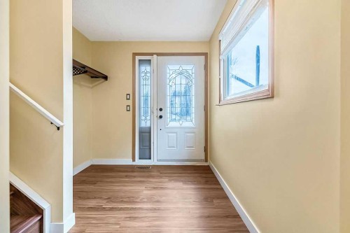 6416 28 Avenue Ne, Calgary, AB - Indoor Photo Showing Other Room