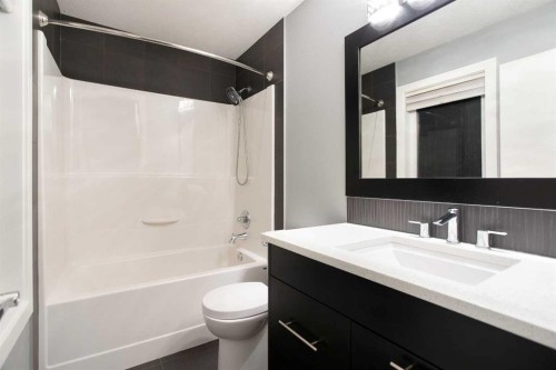 79 Cranarch Terrace Se, Calgary, AB - Indoor Photo Showing Bathroom