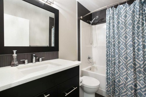 79 Cranarch Terrace Se, Calgary, AB - Indoor Photo Showing Bathroom