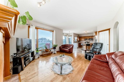 75 Hampstead Way Nw, Calgary, AB - Indoor Photo Showing Living Room