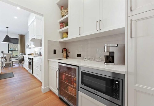 352 Coopersfield Rise Sw, Airdrie, AB - Indoor Photo Showing Kitchen With Upgraded Kitchen