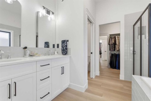 352 Coopersfield Rise Sw, Airdrie, AB - Indoor Photo Showing Bathroom