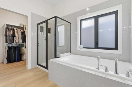 352 Coopersfield Rise Sw, Airdrie, AB - Indoor Photo Showing Bathroom