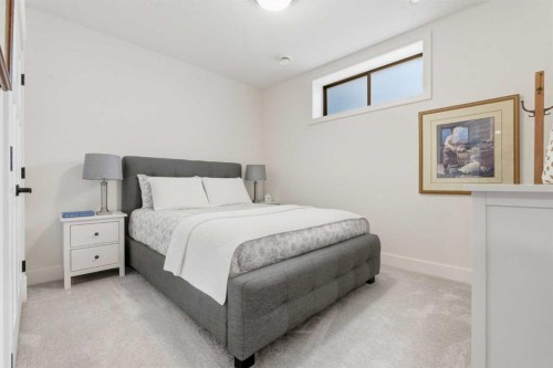 352 Coopersfield Rise Sw, Airdrie, AB - Indoor Photo Showing Bedroom