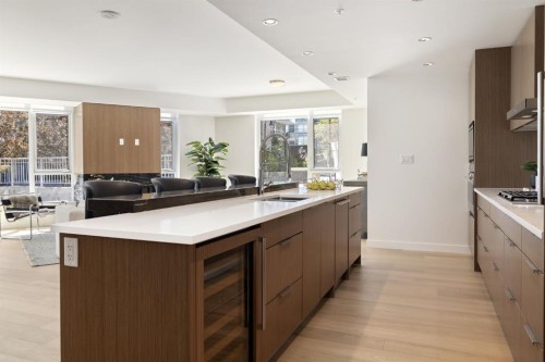 102-88 Waterfront Mews Sw, Calgary, AB - Indoor Photo Showing Kitchen