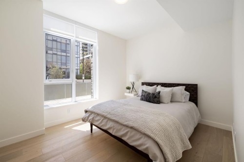 102-88 Waterfront Mews Sw, Calgary, AB - Indoor Photo Showing Bedroom
