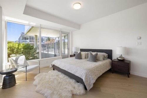102-88 Waterfront Mews Sw, Calgary, AB - Indoor Photo Showing Bedroom