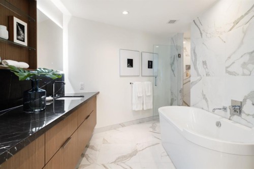 102-88 Waterfront Mews Sw, Calgary, AB - Indoor Photo Showing Bathroom