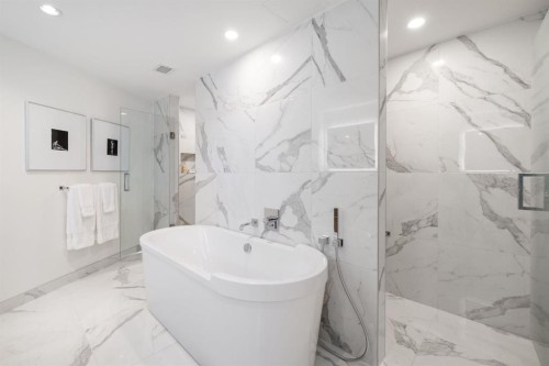 102-88 Waterfront Mews Sw, Calgary, AB - Indoor Photo Showing Bathroom