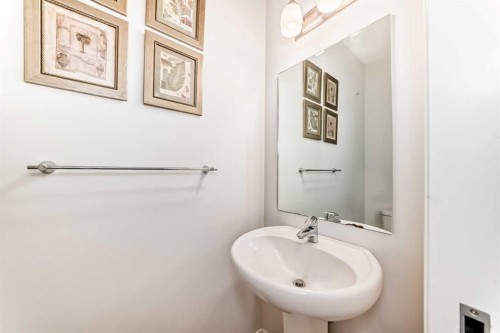 114 Walgrove Green Se, Calgary, AB - Indoor Photo Showing Bathroom