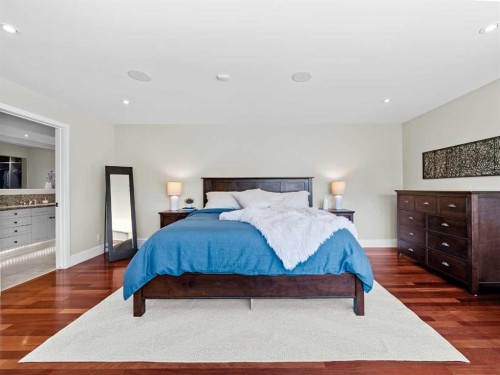 2716 Carleton Street Sw, Calgary, AB - Indoor Photo Showing Bedroom