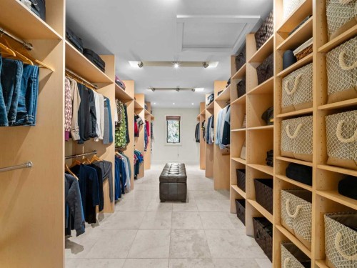 2716 Carleton Street Sw, Calgary, AB - Indoor With Storage