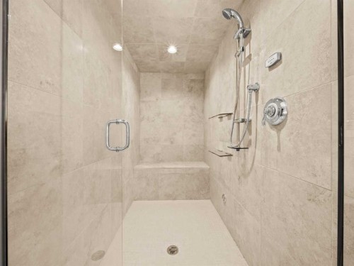 2716 Carleton Street Sw, Calgary, AB - Indoor Photo Showing Bathroom