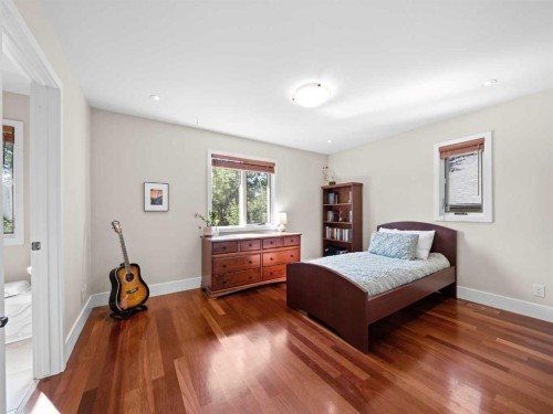 2716 Carleton Street Sw, Calgary, AB - Indoor Photo Showing Bedroom