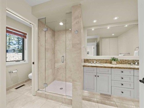 2716 Carleton Street Sw, Calgary, AB - Indoor Photo Showing Bathroom