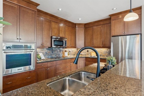 2802-910 5 Avenue Sw, Calgary, AB - Indoor Photo Showing Kitchen With Double Sink With Upgraded Kitchen
