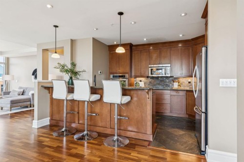 2802-910 5 Avenue Sw, Calgary, AB - Indoor Photo Showing Kitchen With Upgraded Kitchen