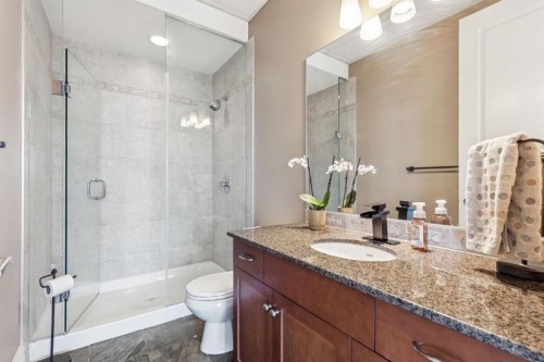 2802-910 5 Avenue Sw, Calgary, AB - Indoor Photo Showing Bathroom