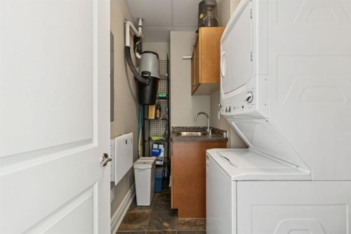 2802-910 5 Avenue Sw, Calgary, AB - Indoor Photo Showing Laundry Room