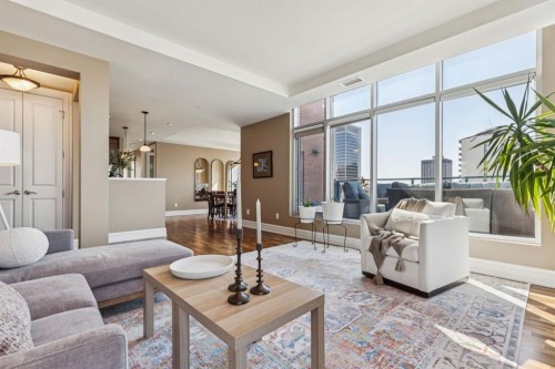 2802-910 5 Avenue Sw, Calgary, AB - Indoor Photo Showing Living Room