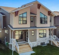 547 Rowmont Boulevard NW Calgary, AB T3L 0G4