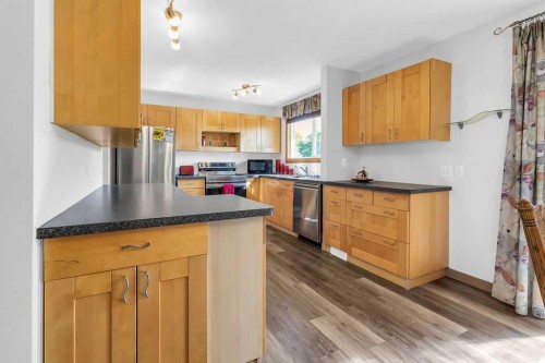 16 Rundleson Way Ne, Calgary, AB - Indoor Photo Showing Kitchen