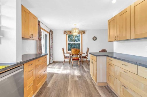 16 Rundleson Way Ne, Calgary, AB - Indoor Photo Showing Kitchen