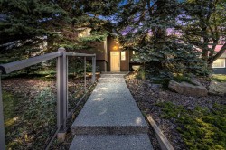 16 Rundleson Way NE Calgary, AB T1Y 3N6