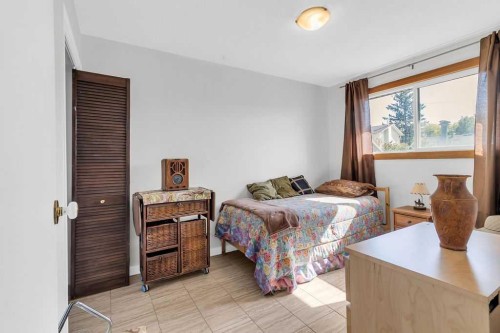 16 Rundleson Way Ne, Calgary, AB - Indoor Photo Showing Bedroom