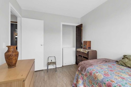 16 Rundleson Way Ne, Calgary, AB - Indoor Photo Showing Bedroom