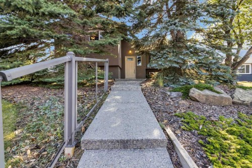 16 Rundleson Way Ne, Calgary, AB - Outdoor