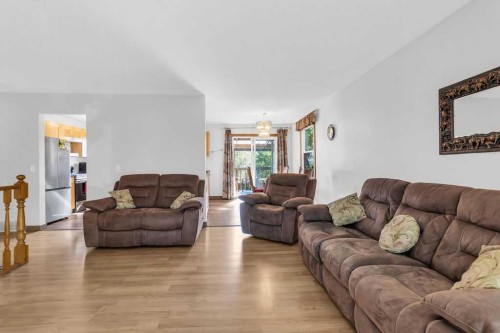 16 Rundleson Way Ne, Calgary, AB - Indoor Photo Showing Living Room