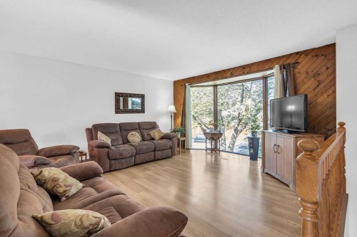 16 Rundleson Way Ne, Calgary, AB - Indoor Photo Showing Living Room